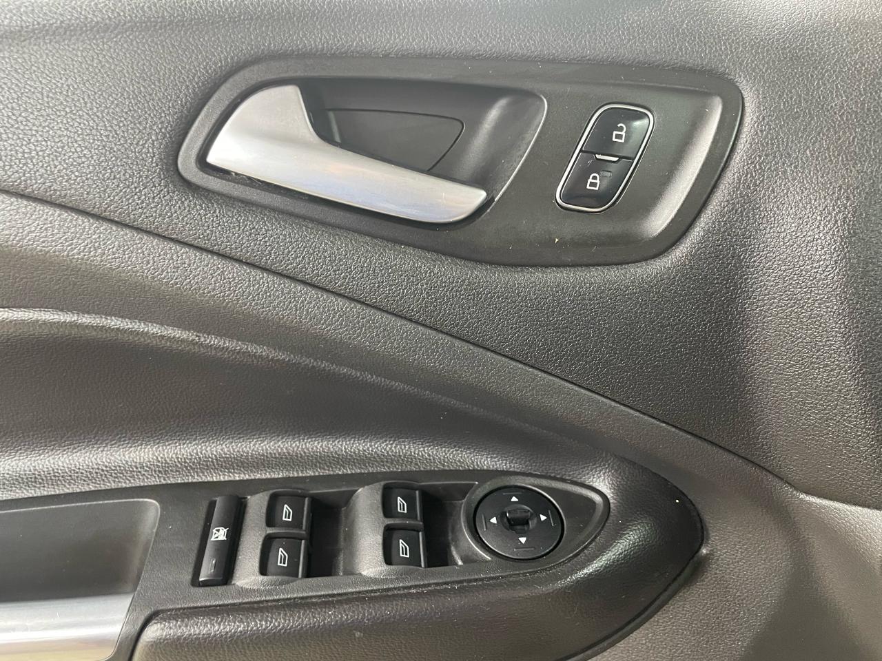 2017 Ford Escape SE Photo18