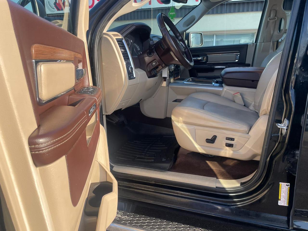 2015 RAM 1500 4WD Crew Cab 140.5" Laramie NAVIGATION LEATHER - Photo #1