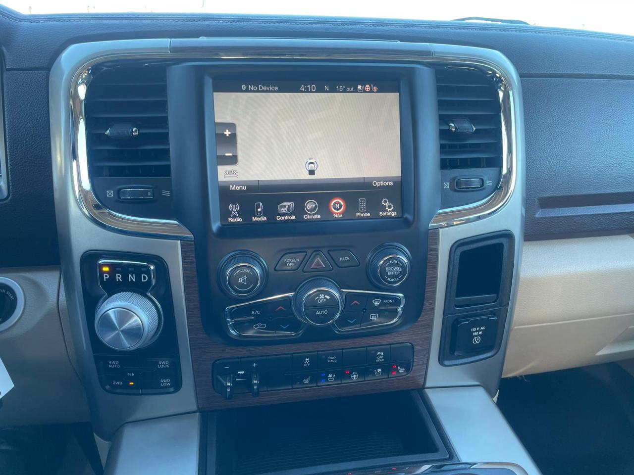 2015 RAM 1500 4WD Crew Cab 140.5" Laramie NAVIGATION LEATHER - Photo #18