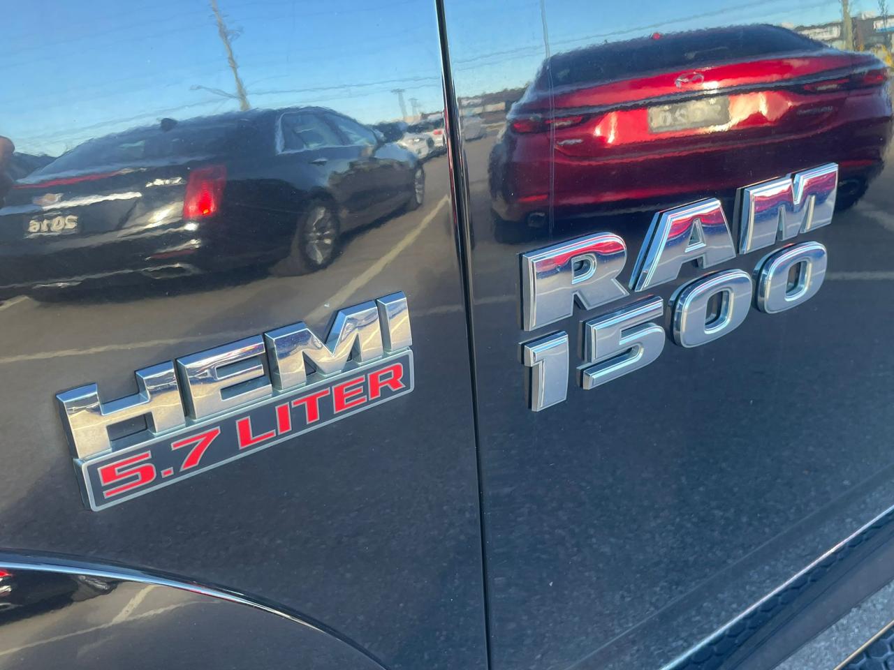 2015 RAM 1500 4WD Crew Cab 140.5" Laramie NAVIGATION LEATHER Photo3