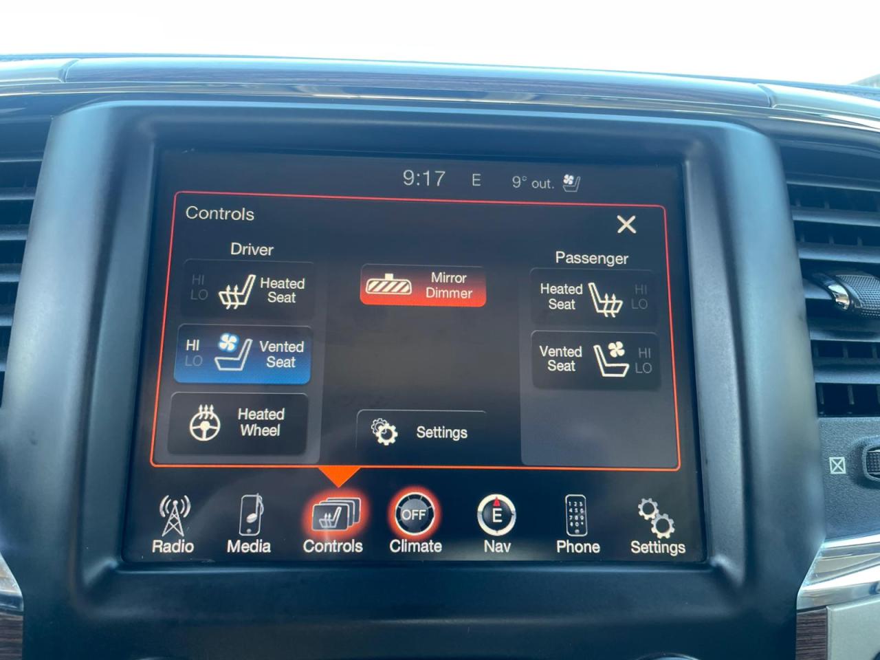 2015 RAM 1500 4WD Crew Cab 140.5" Laramie NAVIGATION LEATHER - Photo #28