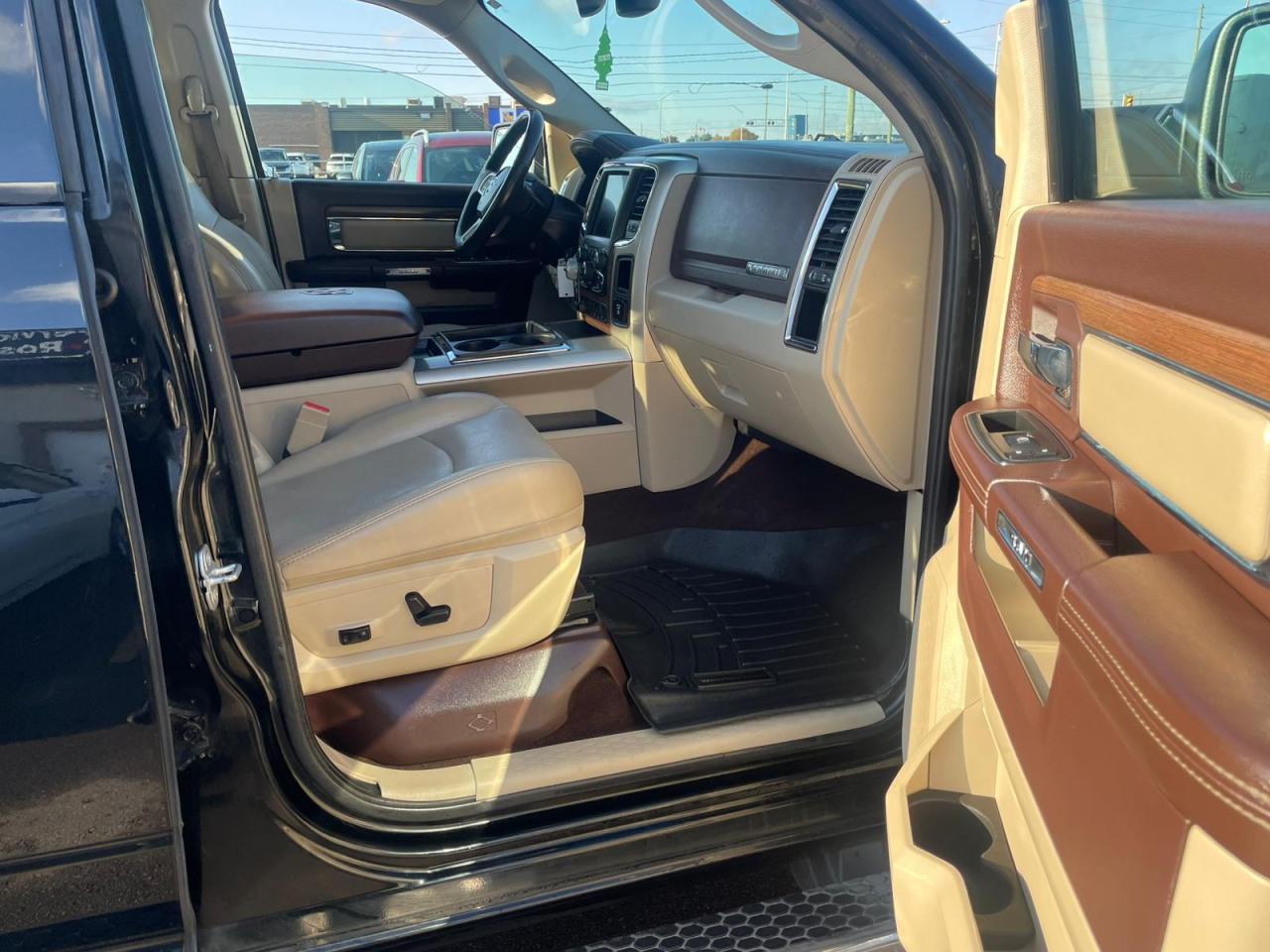 2015 RAM 1500 4WD Crew Cab 140.5" Laramie NAVIGATION LEATHER - Photo #25