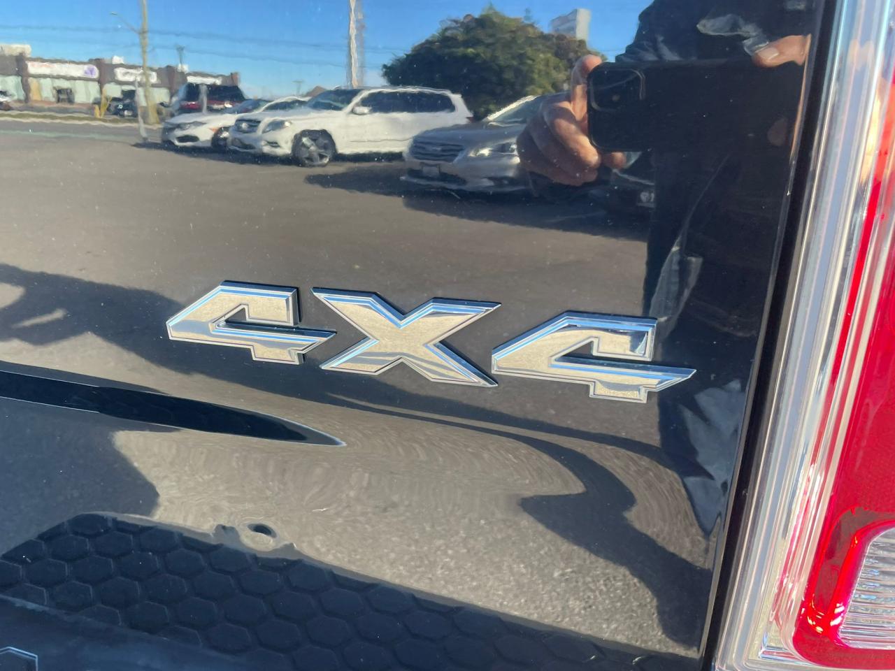 2015 RAM 1500 4WD Crew Cab 140.5" Laramie NAVIGATION LEATHER - Photo #10