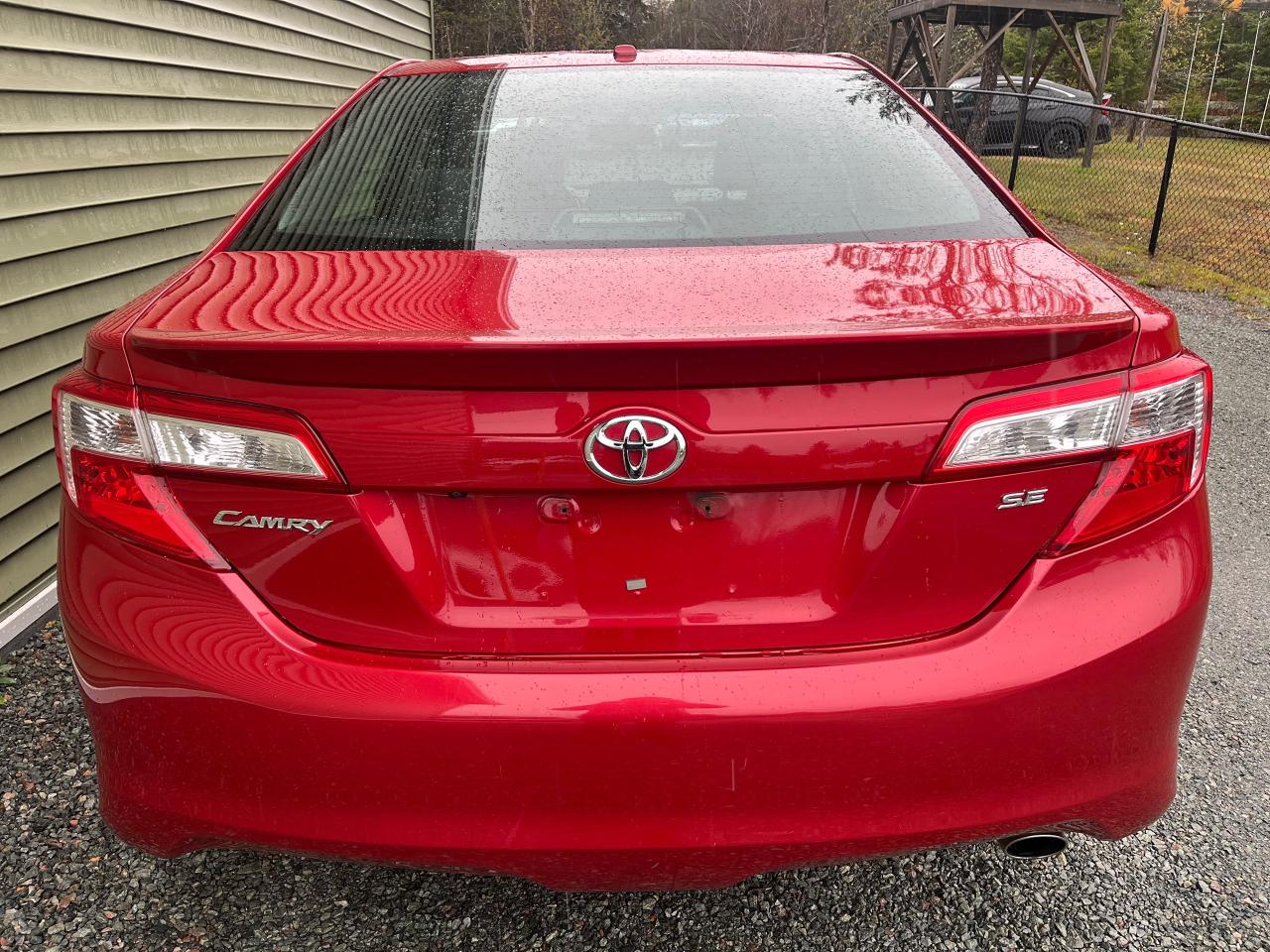 2014 Toyota Camry SE - Photo #3