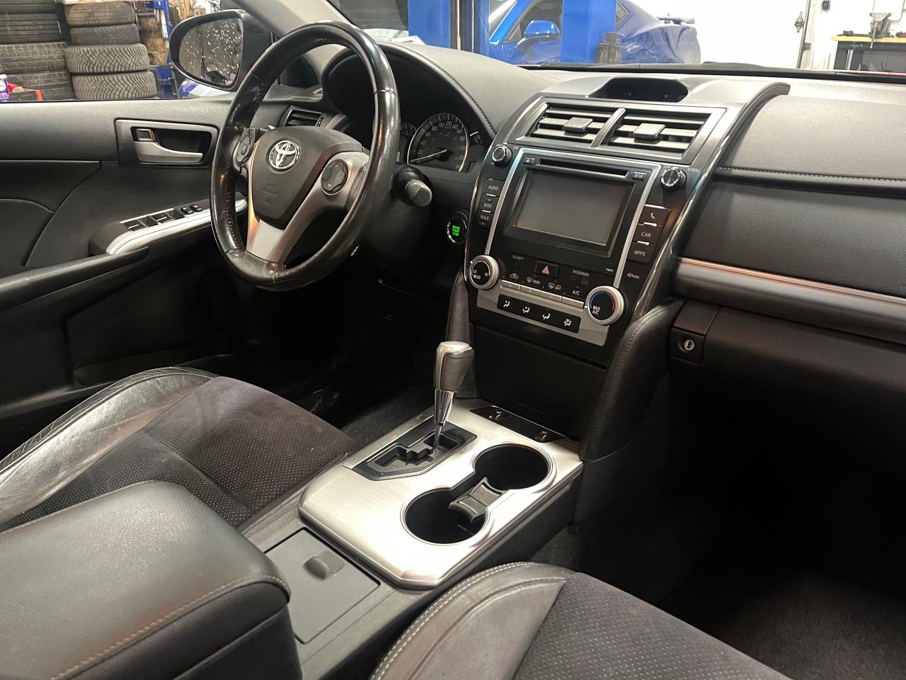 2014 Toyota Camry SE - Photo #5