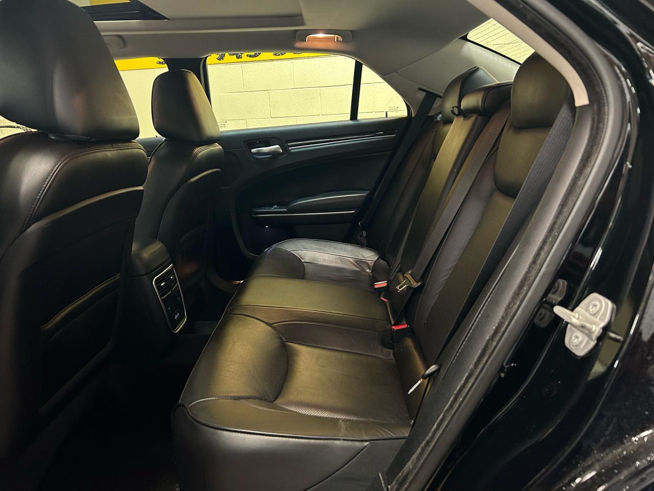 2023 Chrysler 300 300 TOURING L - Photo #15