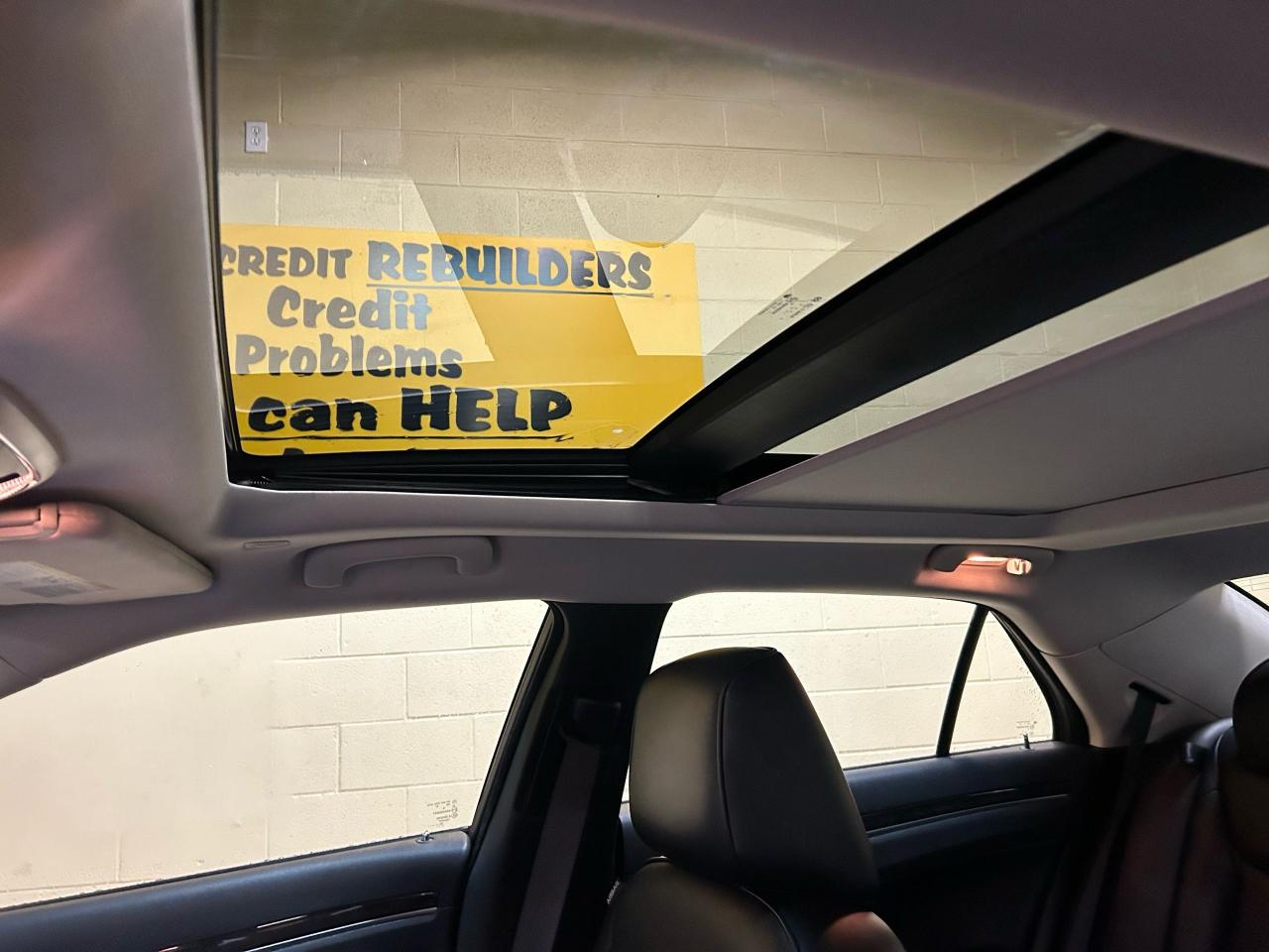 2023 Chrysler 300 300 TOURING L - Photo #12