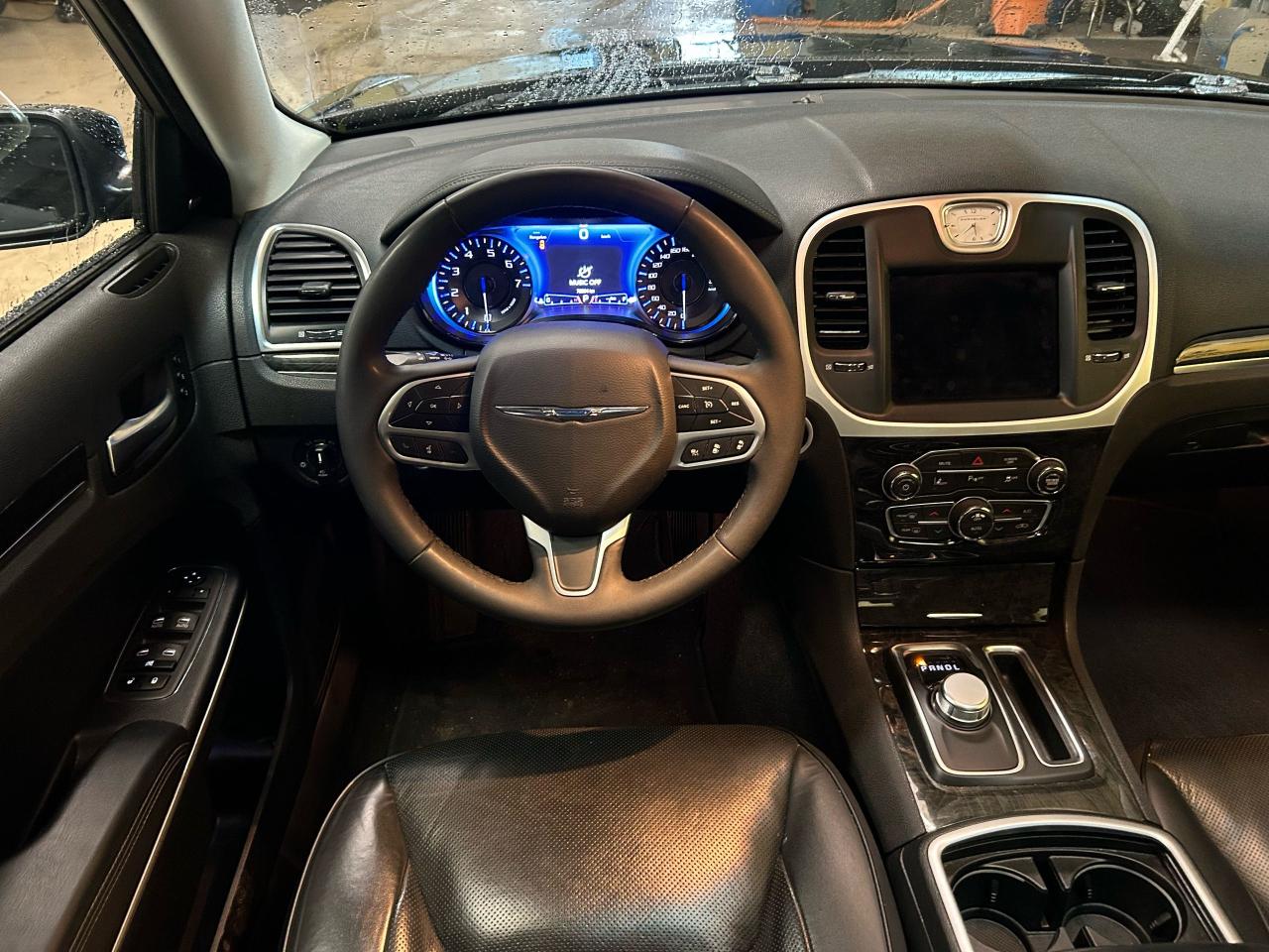 2023 Chrysler 300 300 TOURING L - Photo #16