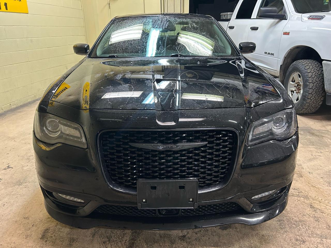 2023 Chrysler 300 300 TOURING L - Photo #6