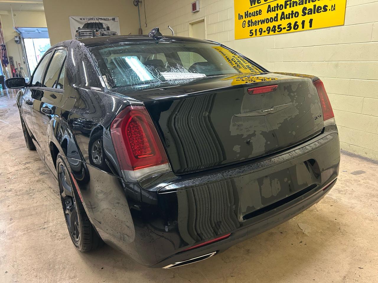 2023 Chrysler 300 300 TOURING L - Photo #4