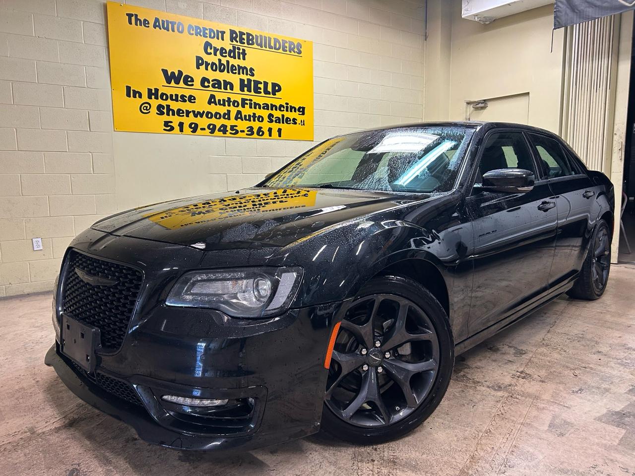 2023 Chrysler 300 300 TOURING L - Photo #2