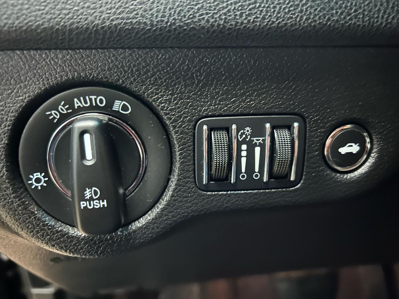 2023 Chrysler 300 300 TOURING L - Photo #13