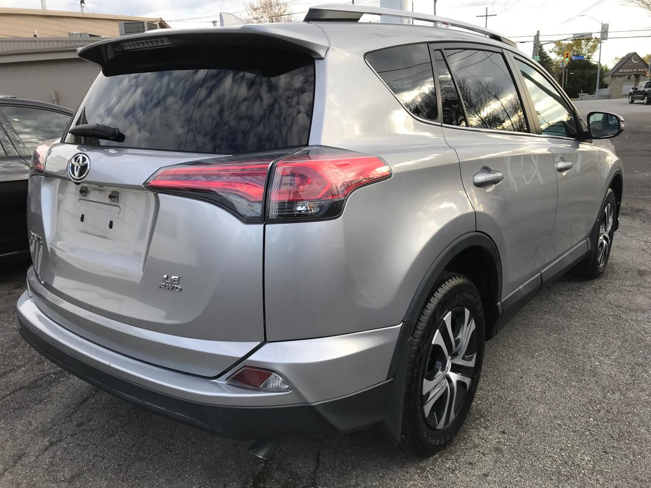 2016 Toyota RAV4  AWD  Photo3