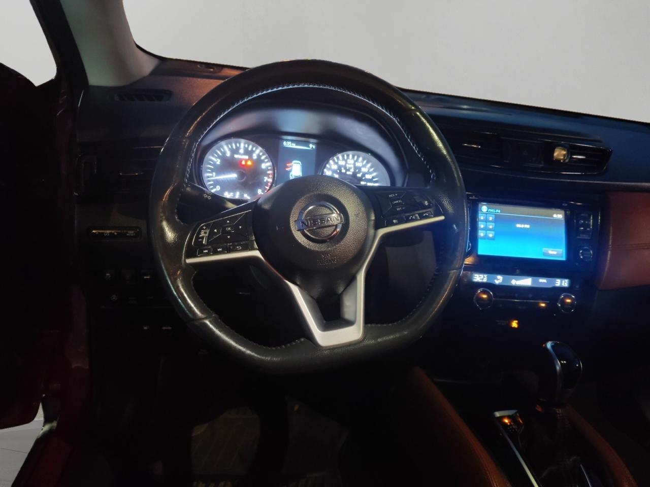 2017 Nissan Rogue SL Platinum Photo