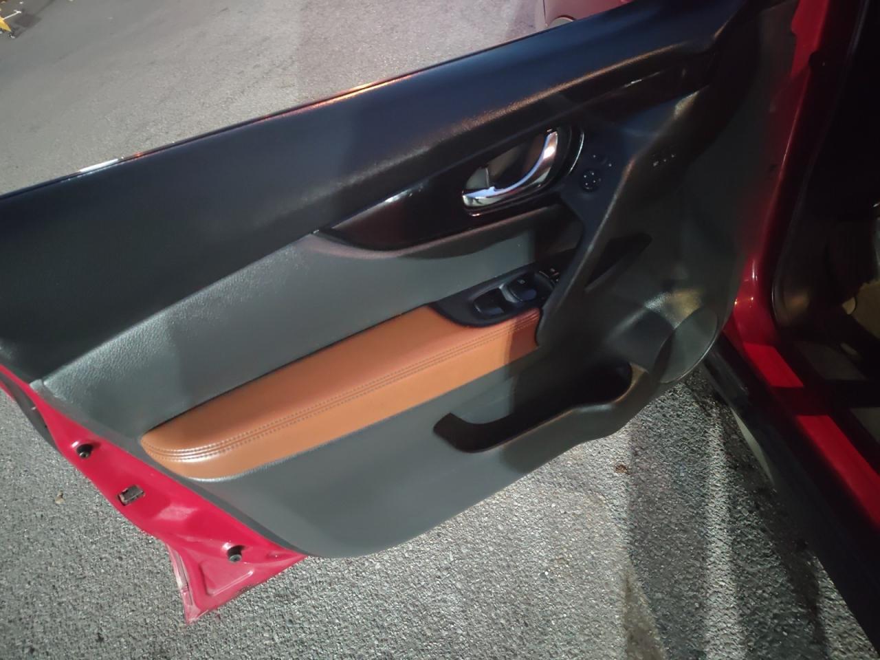 2017 Nissan Rogue SL Platinum Photo