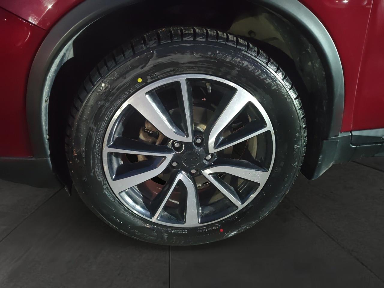 2017 Nissan Rogue SL Platinum Photo