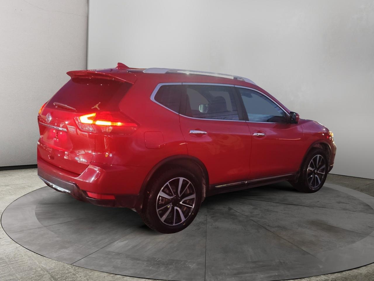 2017 Nissan Rogue SL Platinum Photo