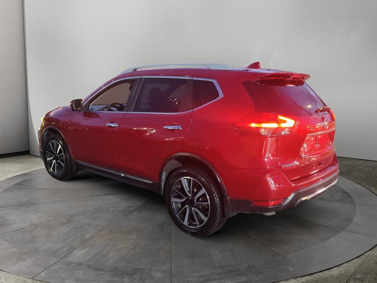 2017 Nissan Rogue SL Platinum Photo