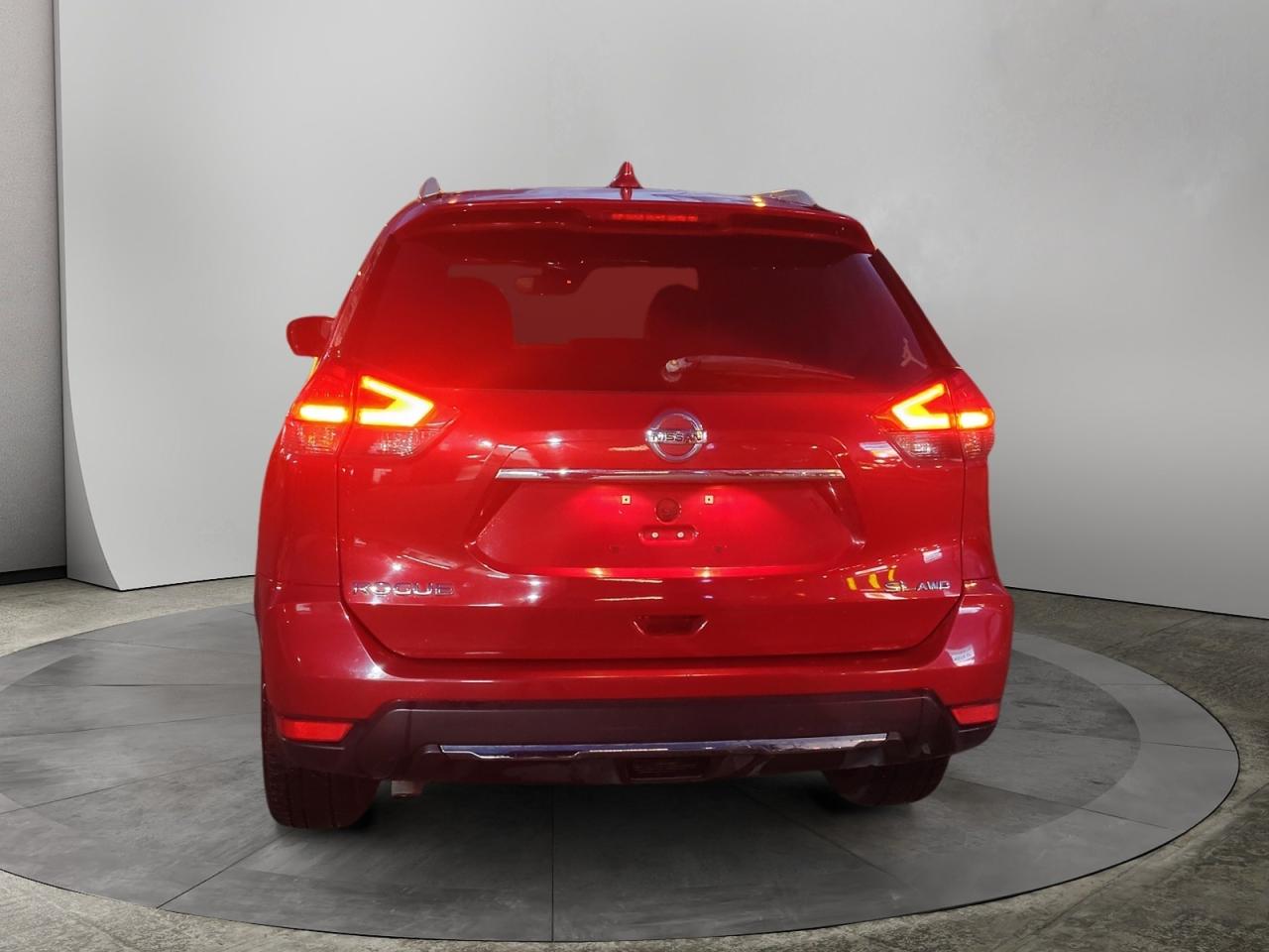 2017 Nissan Rogue SL Platinum Photo