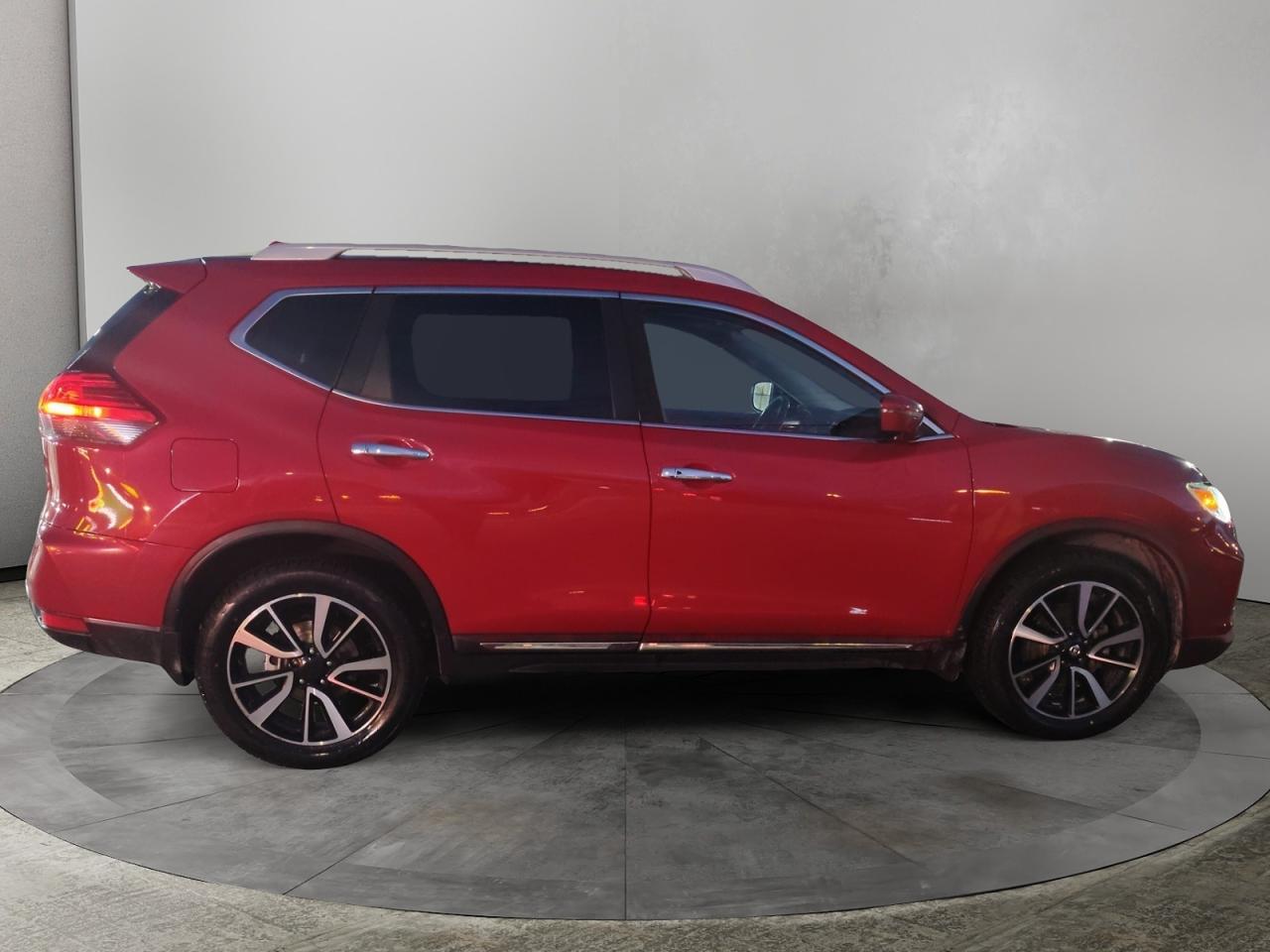 2017 Nissan Rogue SL Platinum Photo