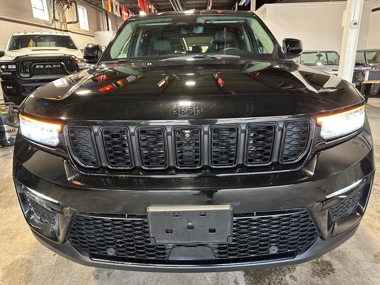 2023 Jeep Grand Cherokee LIMITED | REAR DVD | PANO SUNROOF | BLIND SPOT M - Photo #2