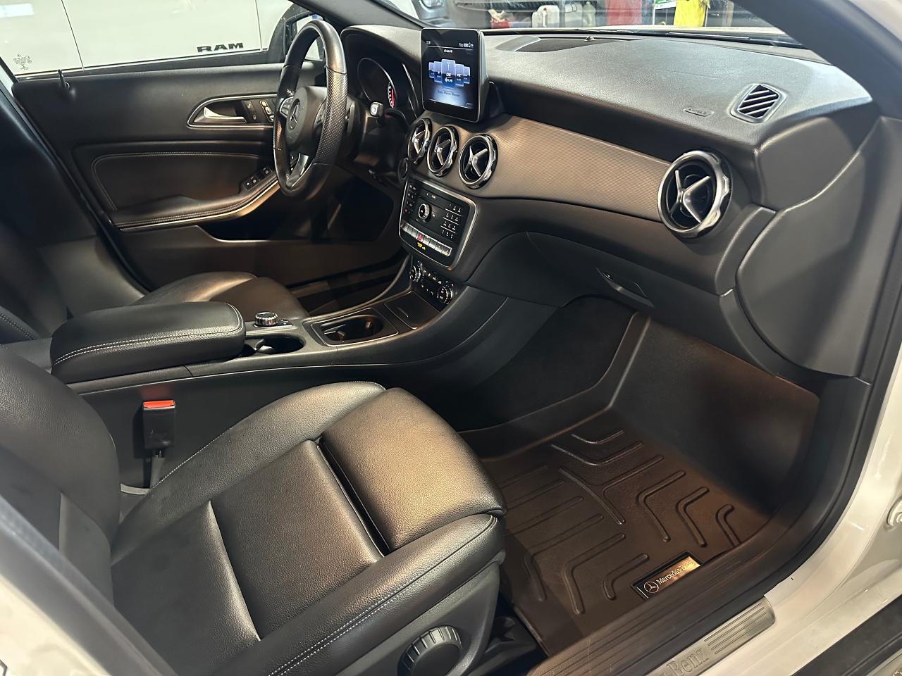 2019 Mercedes-Benz GLA GLA 250 4MATIC AMG PKG | NIGHT PKG | PANO SUNROOF - Photo #10