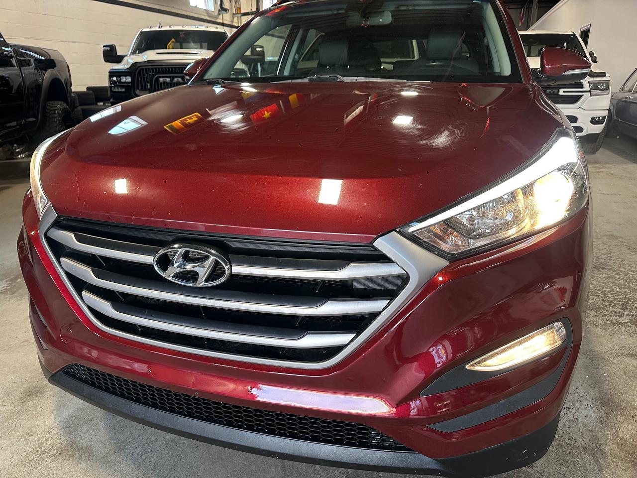 2017 Hyundai Tucson AWD 4dr 2.0L 4CYL LUXURY PKG | PANO SUNROOF - Photo #2