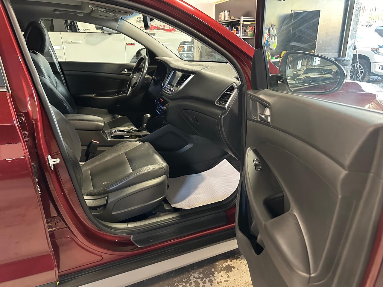 2017 Hyundai Tucson AWD 4dr 2.0L 4CYL LUXURY PKG | PANO SUNROOF - Photo #5