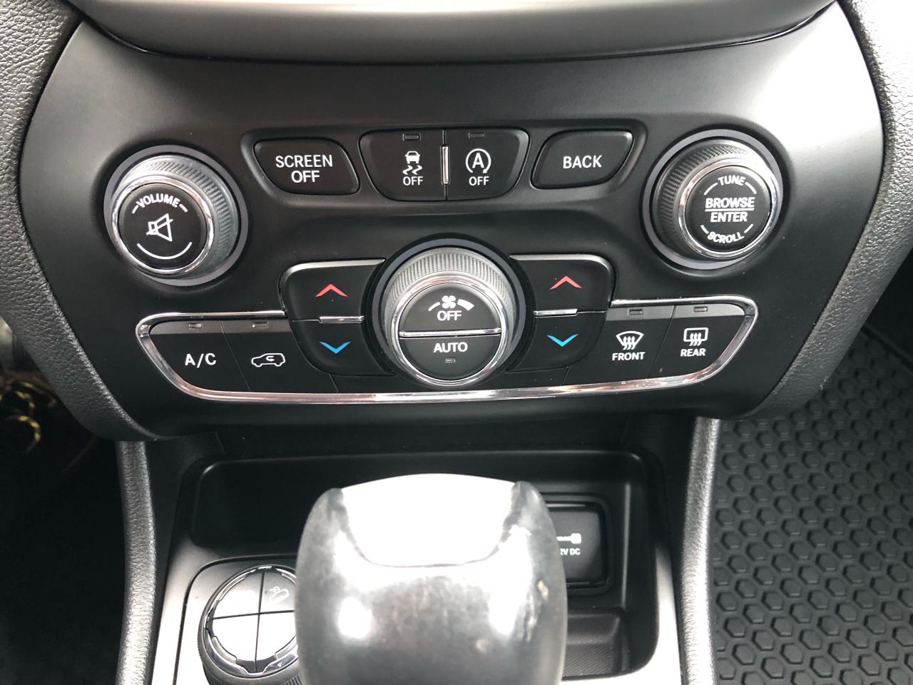 2015 Jeep Cherokee Trailhawk / NAV / B.CAM / PANO / C.SEATS / H.SEATS Photo