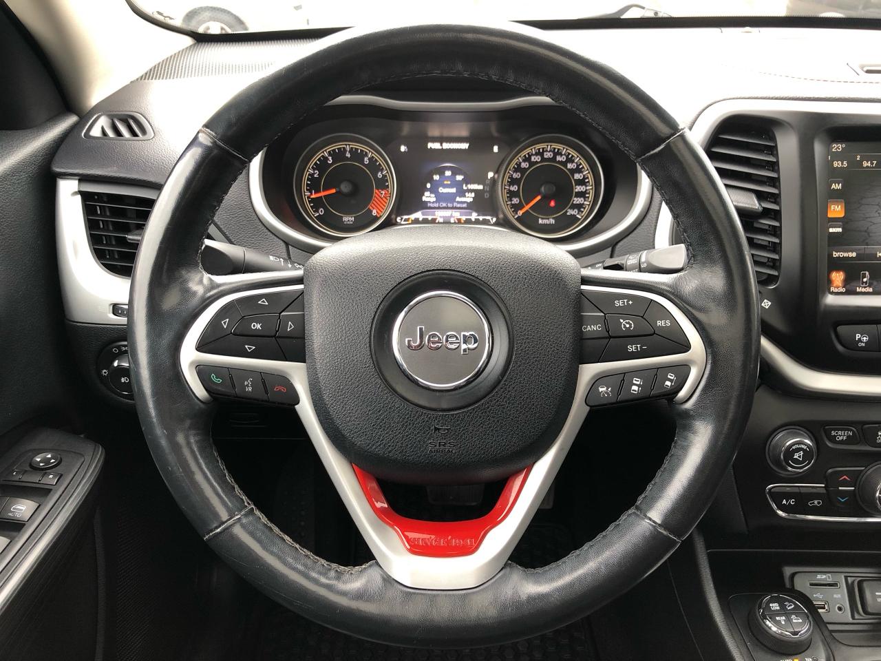 2015 Jeep Cherokee Trailhawk / NAV / B.CAM / PANO / C.SEATS / H.SEATS Photo30