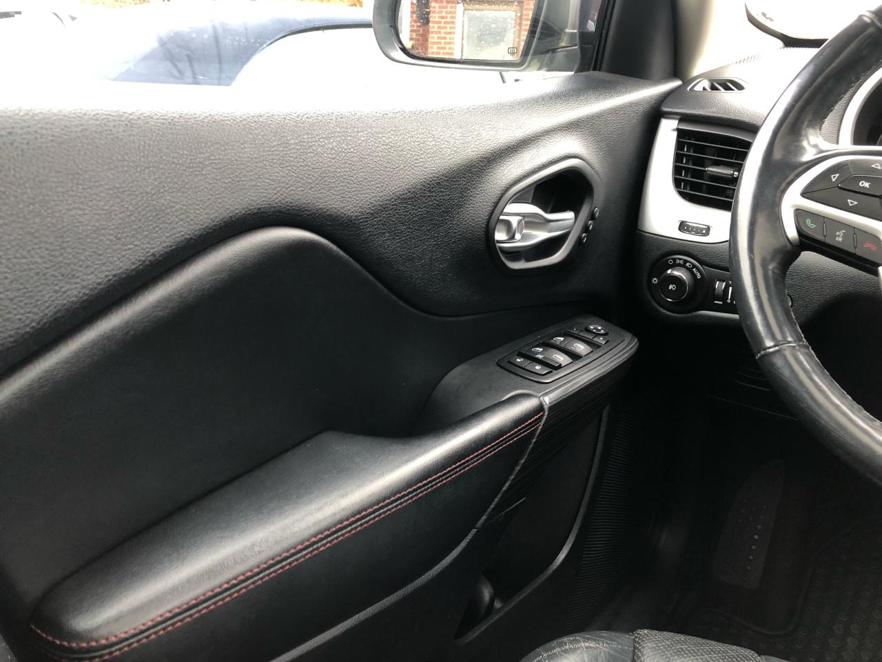 2015 Jeep Cherokee Trailhawk / NAV / B.CAM / PANO / C.SEATS / H.SEATS Photo31