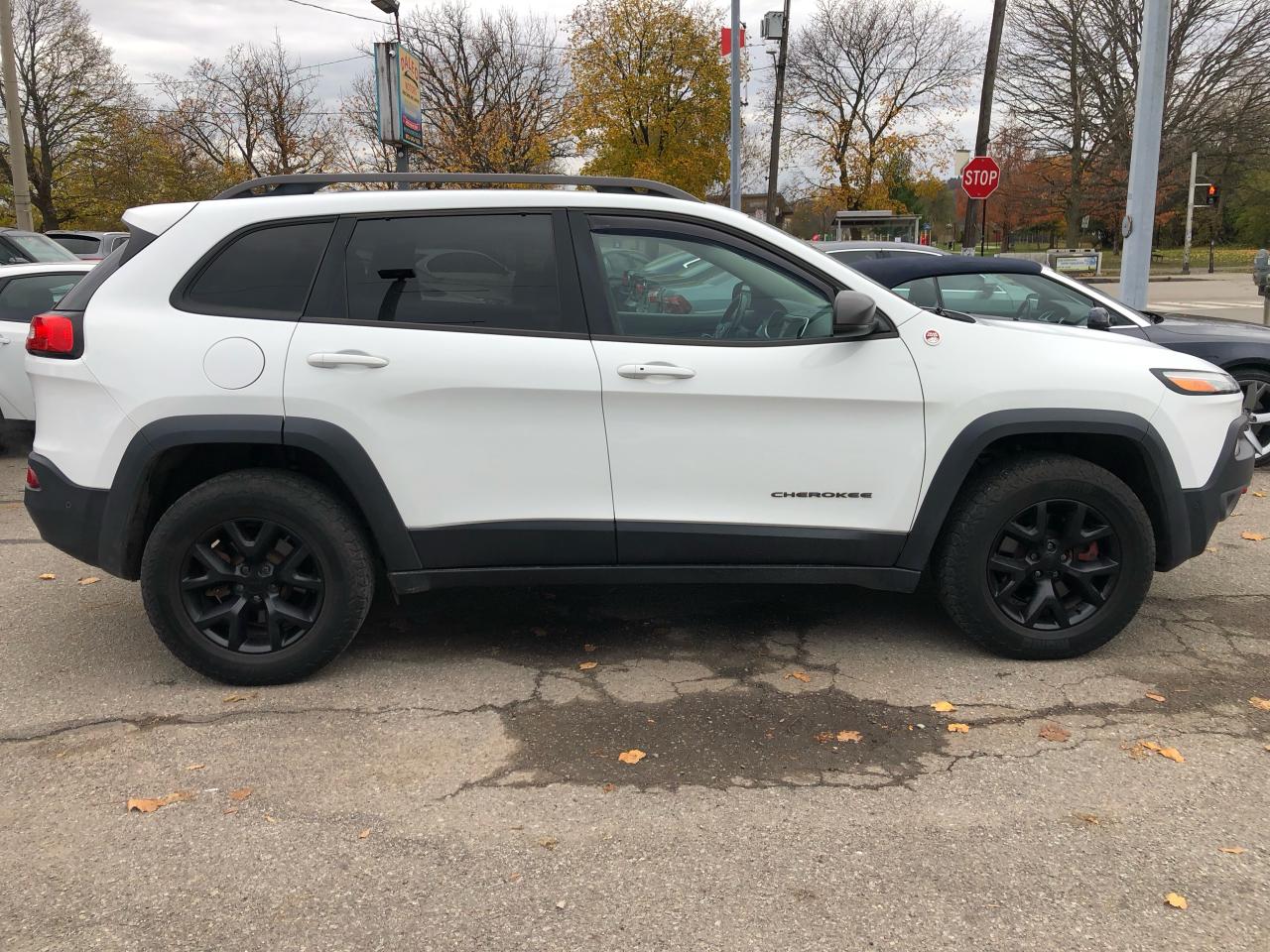 2015 Jeep Cherokee Trailhawk / NAV / B.CAM / PANO / C.SEATS / H.SEATS Photo25