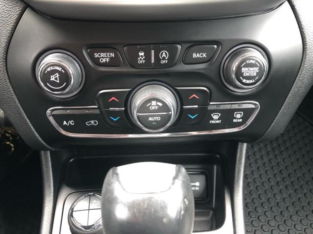 2015 Jeep Cherokee Trailhawk / NAV / B.CAM / PANO / C.SEATS / H.SEATS Photo14