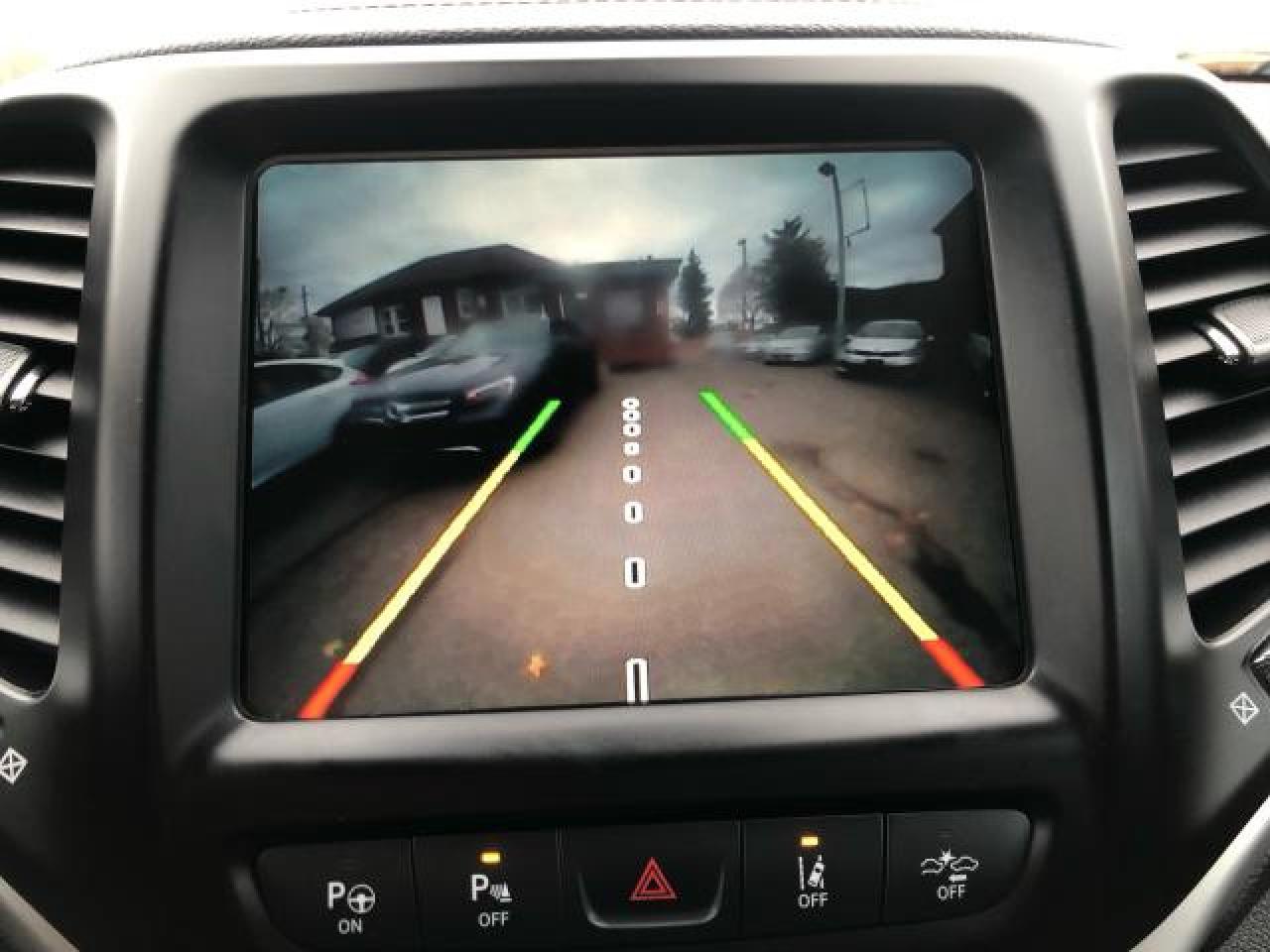 2015 Jeep Cherokee Trailhawk / NAV / B.CAM / PANO / C.SEATS / H.SEATS Photo36