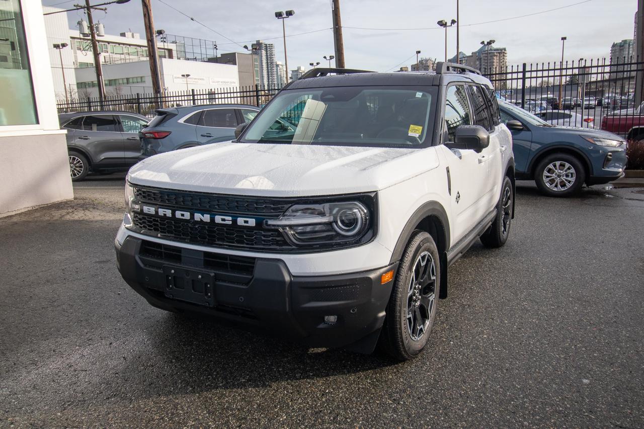 2025 Ford Bronco Sport Outer Banks 4x4 Photo0