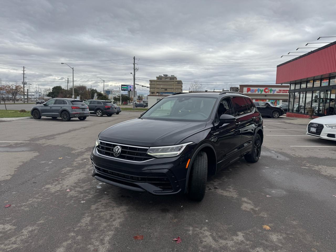 2022 Volkswagen Tiguan COMFORTLINE R-LINE B/EDITION AWD LEATHER PAN/ROOF Photo2