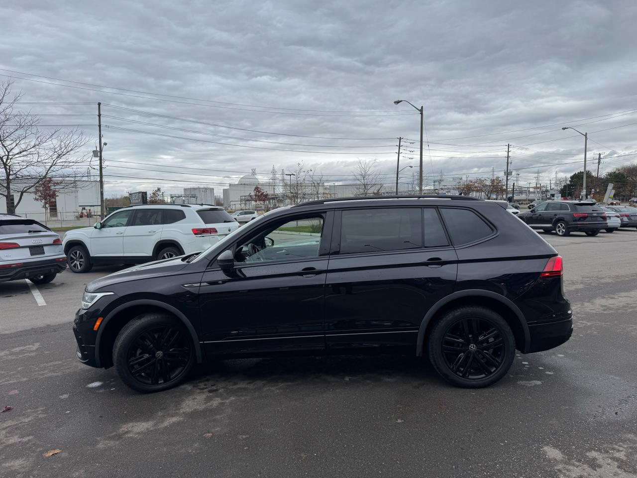 2022 Volkswagen Tiguan COMFORTLINE R-LINE B/EDITION AWD LEATHER PAN/ROOF Photo3