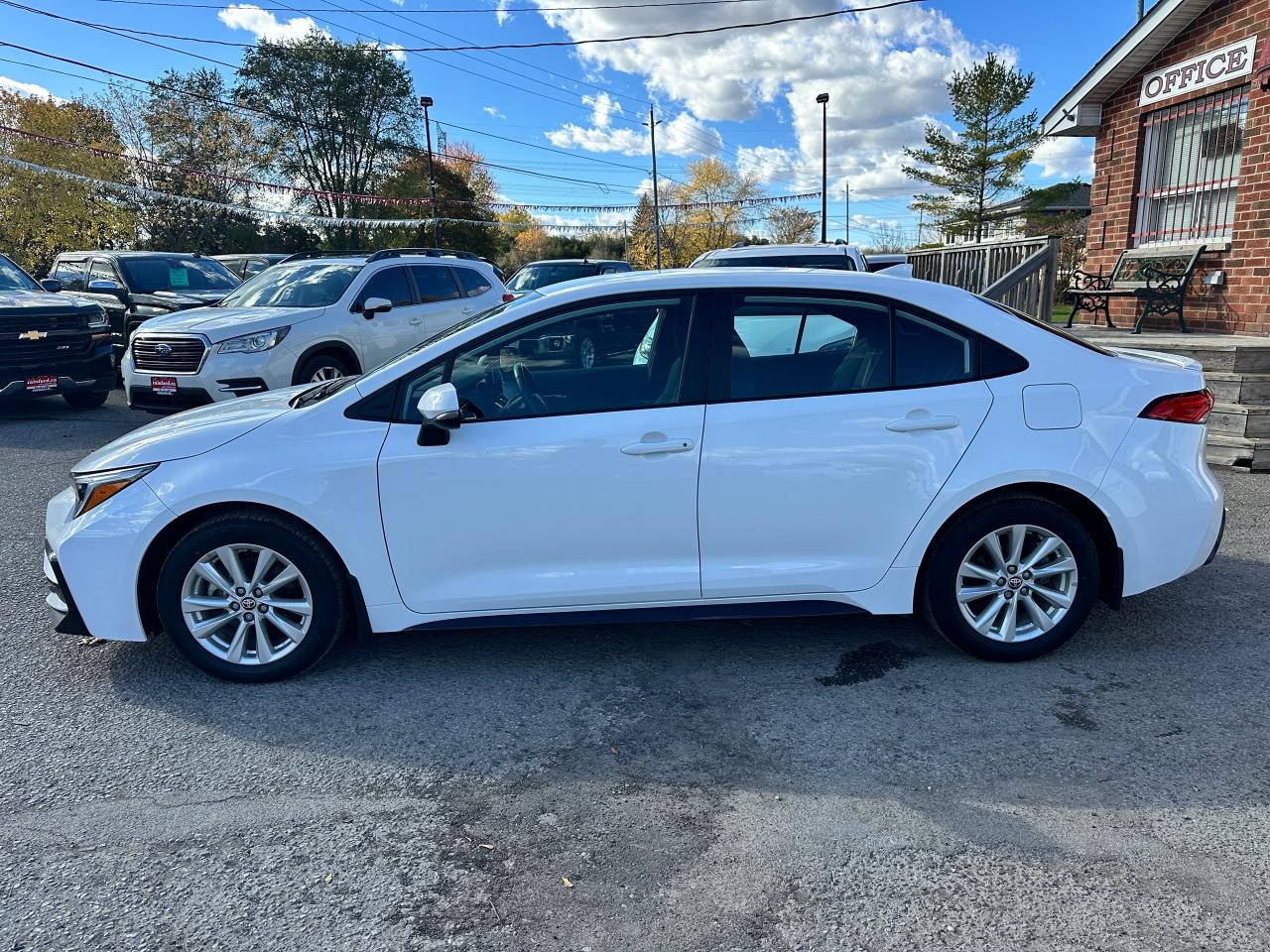 2024 Toyota Corolla SE HTD Cloth CarPlay AAuto BackupCam FM/XM A/C Photo2