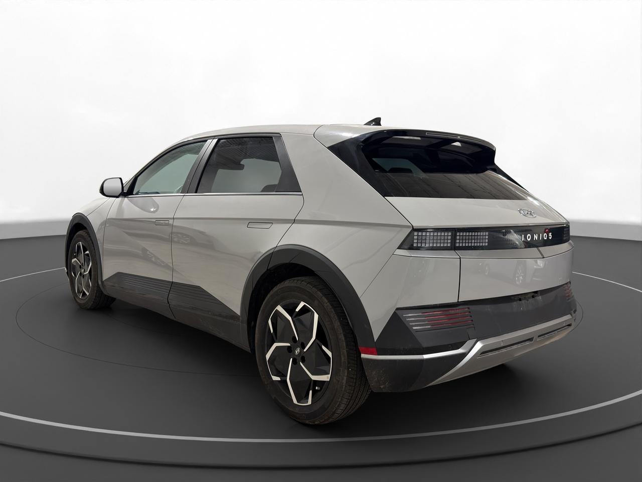 2023 Hyundai IONIQ 5 Preferred RWD Long Range Photo4