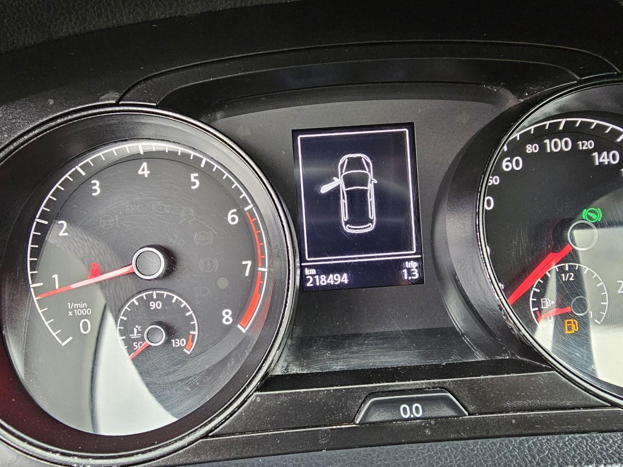 2016 Volkswagen Golf 5dr HB Auto 1.8 TSI Trendline, Backup Camera, 218K - Photo #13