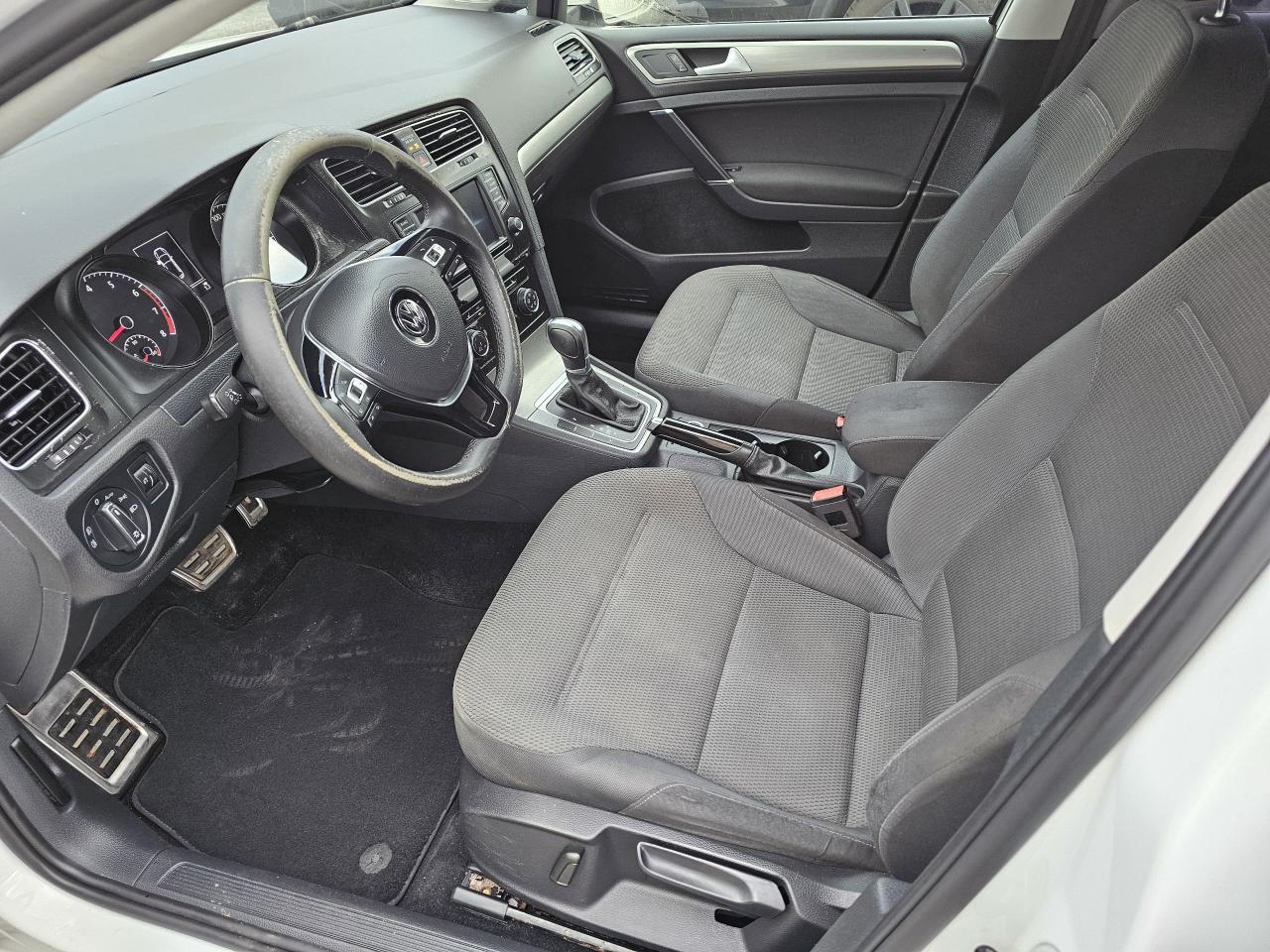 2016 Volkswagen Golf 5dr HB Auto 1.8 TSI Trendline, Backup Camera, 218K - Photo #11