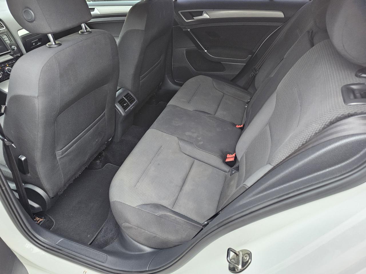 2016 Volkswagen Golf 5dr HB Auto 1.8 TSI Trendline, Backup Camera, 218K - Photo #10