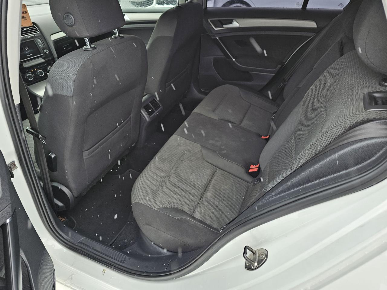 2016 Volkswagen Golf 5dr HB Auto 1.8 TSI Trendline, Backup Camera, 218K Photo