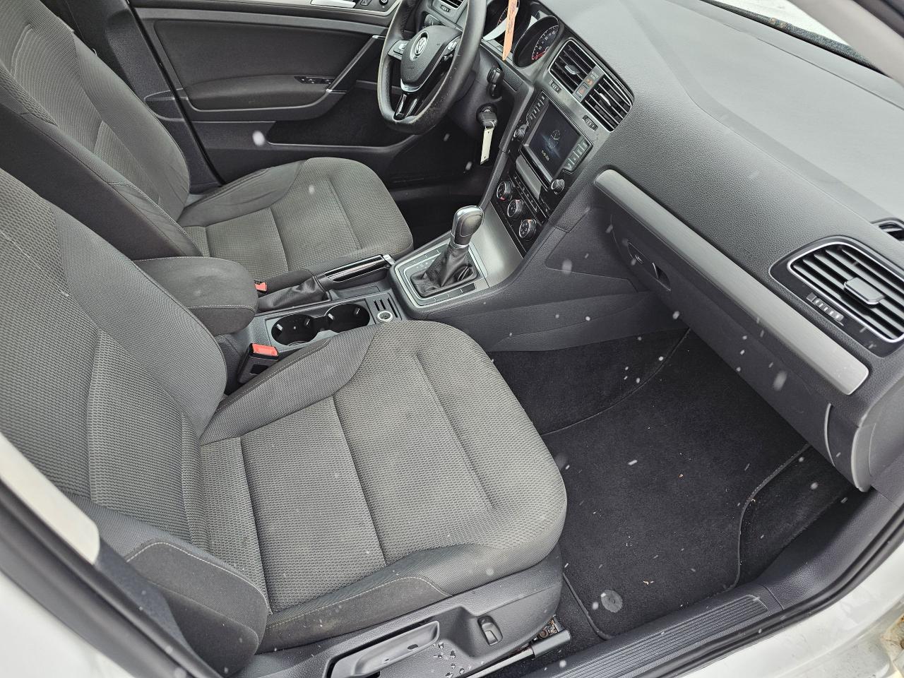 2016 Volkswagen Golf 5dr HB Auto 1.8 TSI Trendline, Backup Camera, 218K Photo