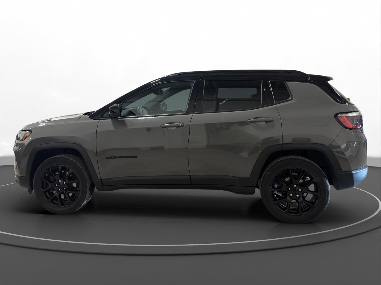 2023 Jeep Compass Altitude 4x4 Photo3