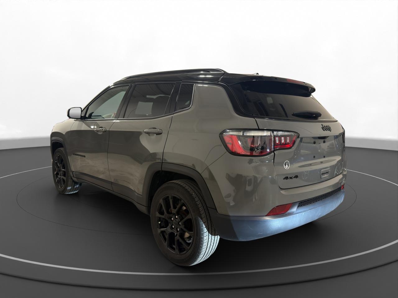 2023 Jeep Compass Altitude 4x4 Photo