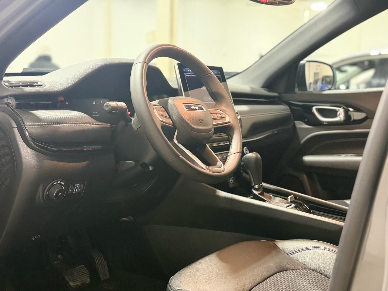 2023 Jeep Compass Altitude 4x4 Photo