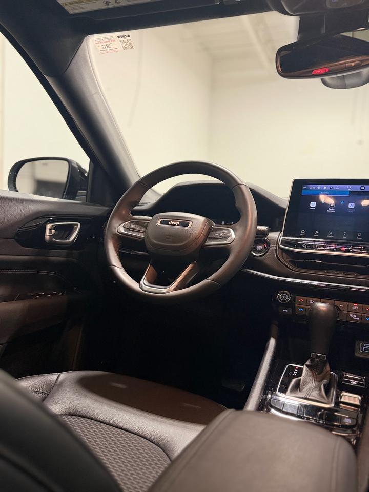 2023 Jeep Compass Altitude 4x4 Photo