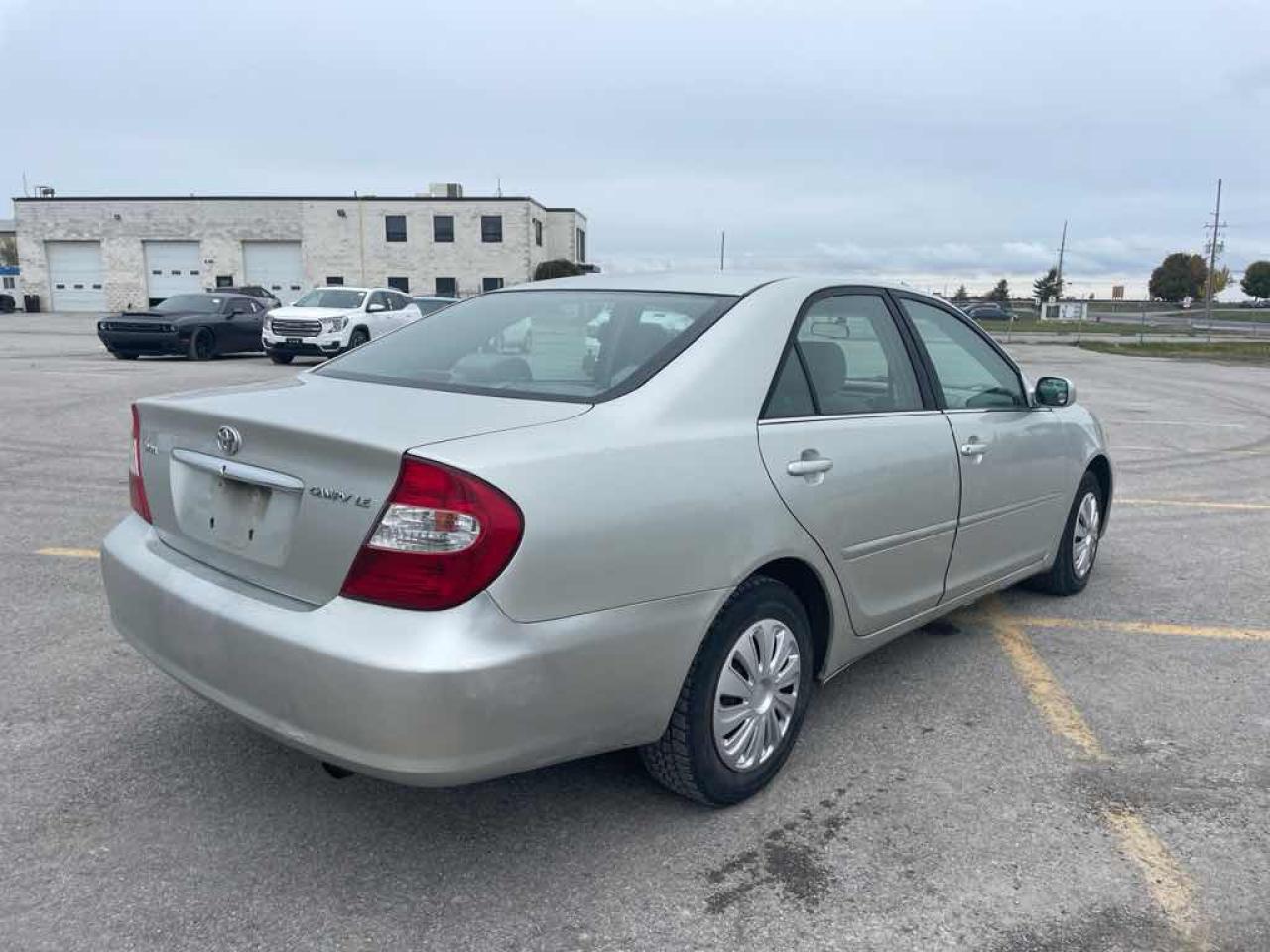 2002 Toyota Camry LE - Photo #4