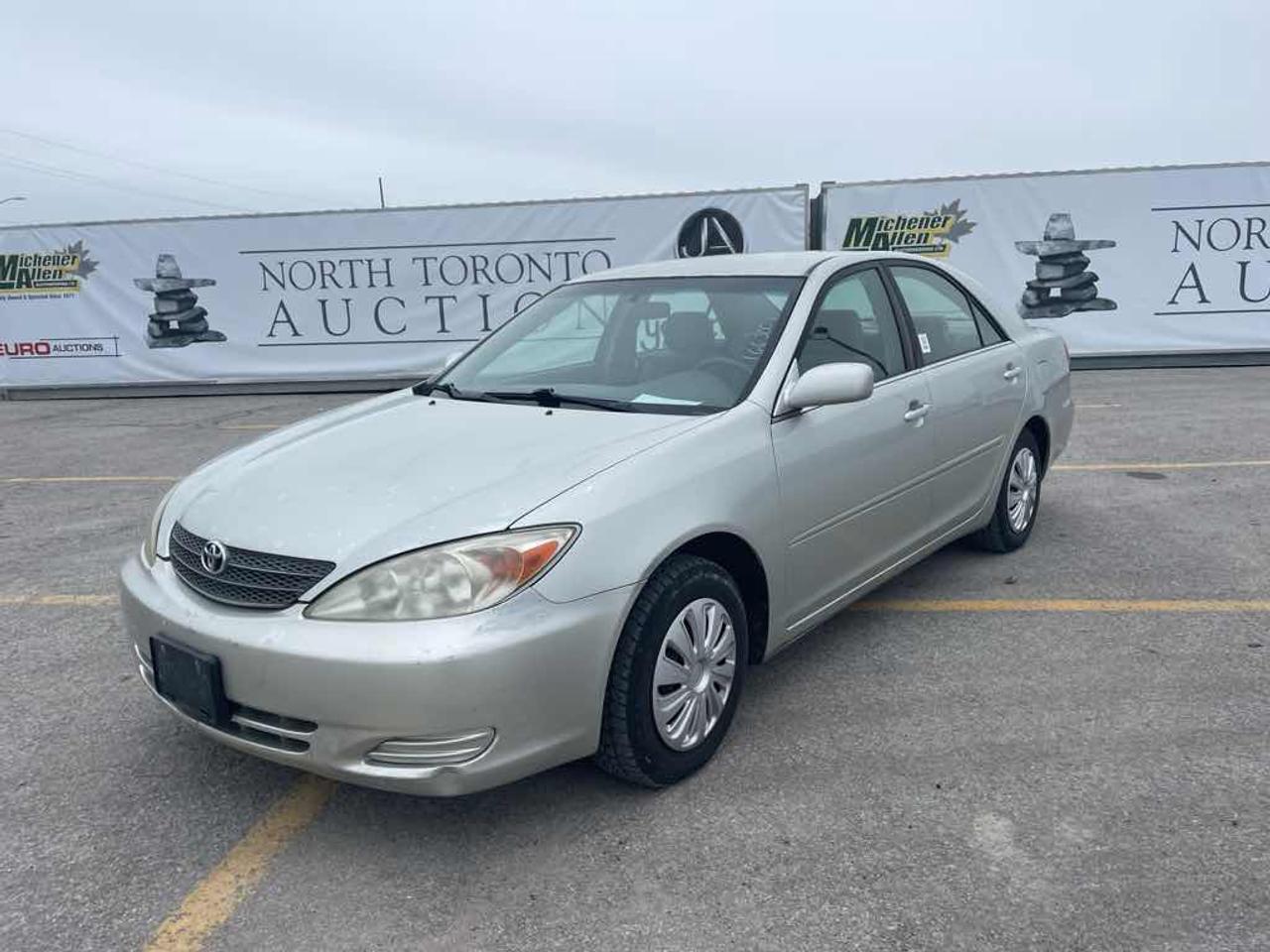 2002 Toyota Camry LE - Photo #1